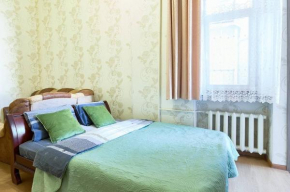 S12 MODERN APARTHOTEL IN THE CENTER CITY - METRO PALACE OF SPORT - GULLIVER MALL - 2 min to KHRESCHATYK -Saksahanskoho St, 12B